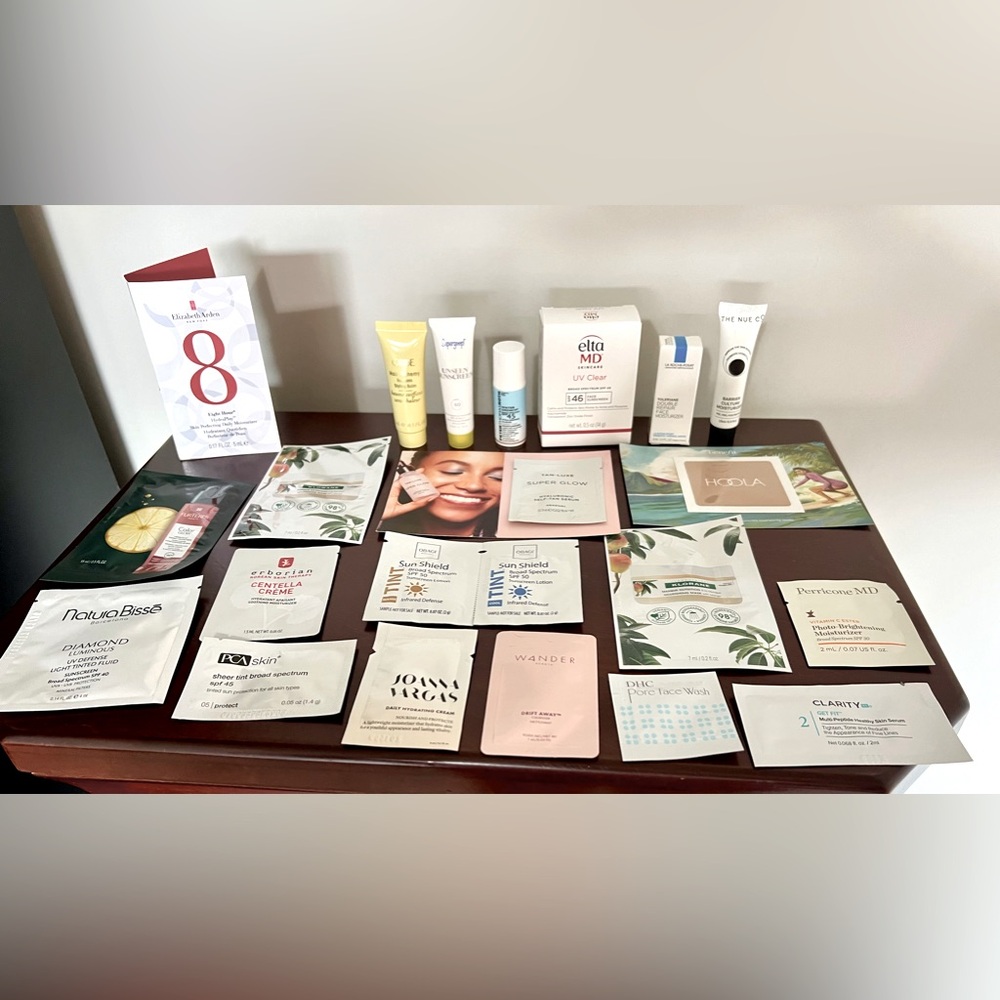 22 piece luxury beauty sample kit! $150 value!!! Brand new. Never opened!W/Bag!